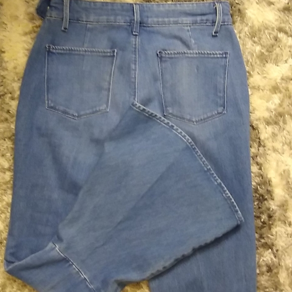 NWT Frame Denim Flounce jeans in color "Copeland" - Picture 8 of 9